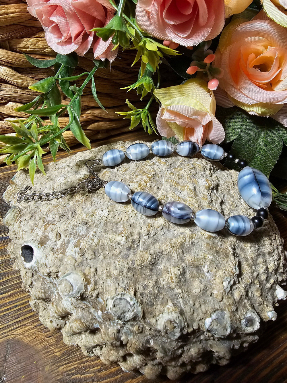 Браслет из натурального камня, авторская работа из полосатого и матового Агата "Много агата"