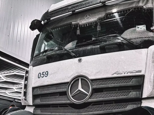 Установка Bi-Led модулей на Mercedes Benz Actros