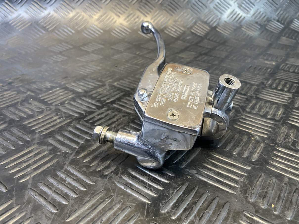 Цилиндр переднего тормоза Suzuki Intruder VS750 VR51A