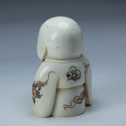 Нэцкэ Ребенок в кимоно