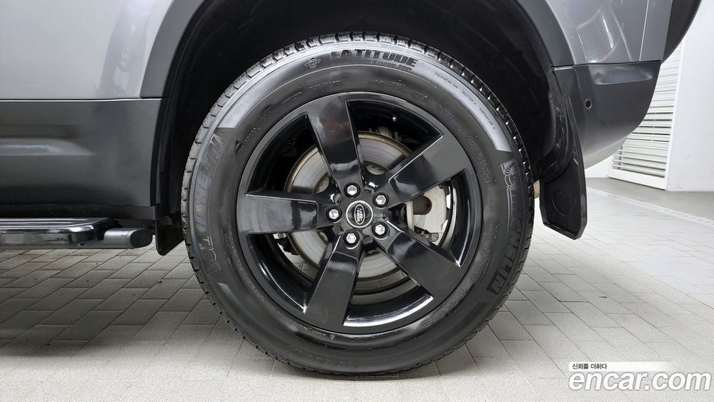 Land Rover Defender (L663) 110 D300 HSE (08.2022)