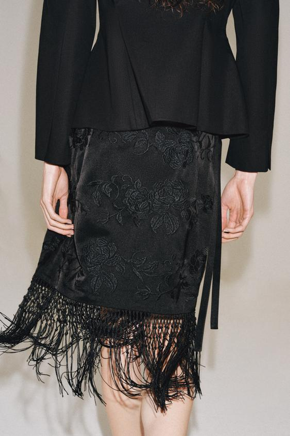 ZARA ЮБКА С ВЫШИВКОЙ И БАХРОМОЙ — ZW COLLECTION, ЧЕРНЫЙ