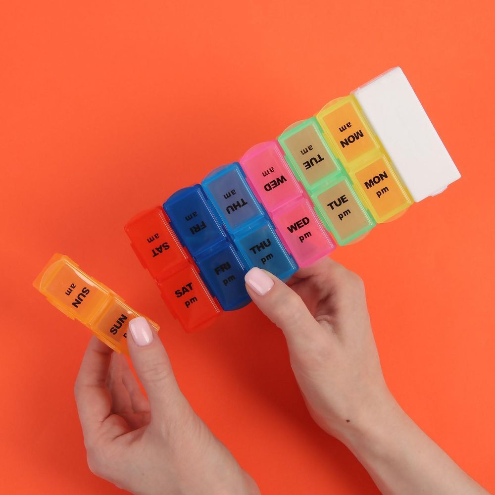 Таблетница-органайзер  Неделька, с делителем, утро/вечер, 7 контейнеров по 2 секции, цвет МИКС