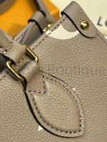 Коричневая сумка Louis Vuitton Onthego PM с узором монограм