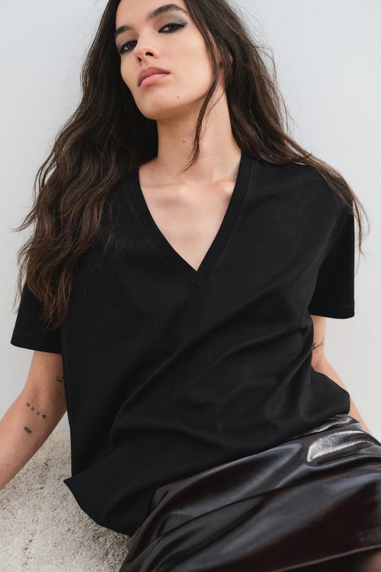 ZARA МИНИМАЛИСТИЧНАЯ ФУТБОЛКА ИЗ МЕРСЕРИЗОВАННОЙ ТКАНИ, ЧЕРНЫЙ