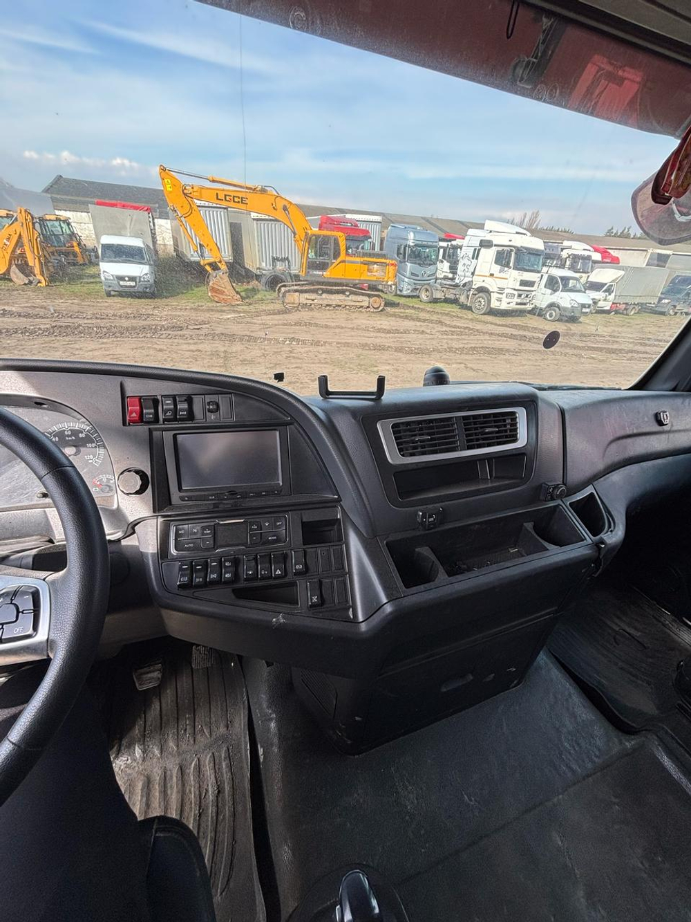 SITRAK C7H 4x2 Седельный тягач ZZ4186V391HE (Дизельный, 12,4 л, 480 л.с., AT)