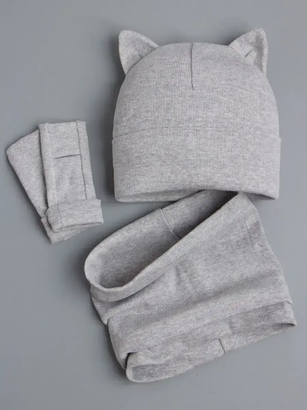 Шапка для девочки осенняя с митенками и снудом