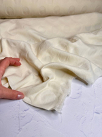 Плательно-костюмный жаккардовый сирсакер с узором (88%шерсть/10%полиамид/2%эластан, Бежевая слоновая кость/крупные круги в тон, 125, 232 гр/м2)