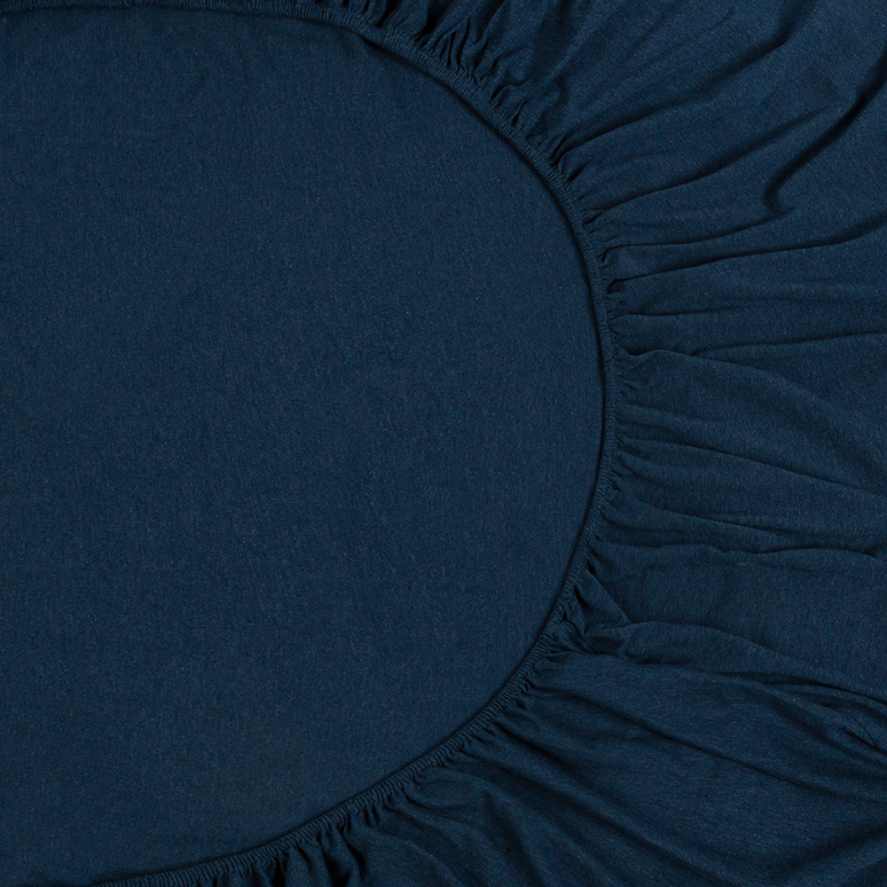 Простыня на резинке из хлопкового трикотажа темно-синего цвета из коллекции essential, 160х200х30 см