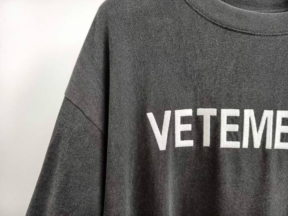 Футболка Vetements
