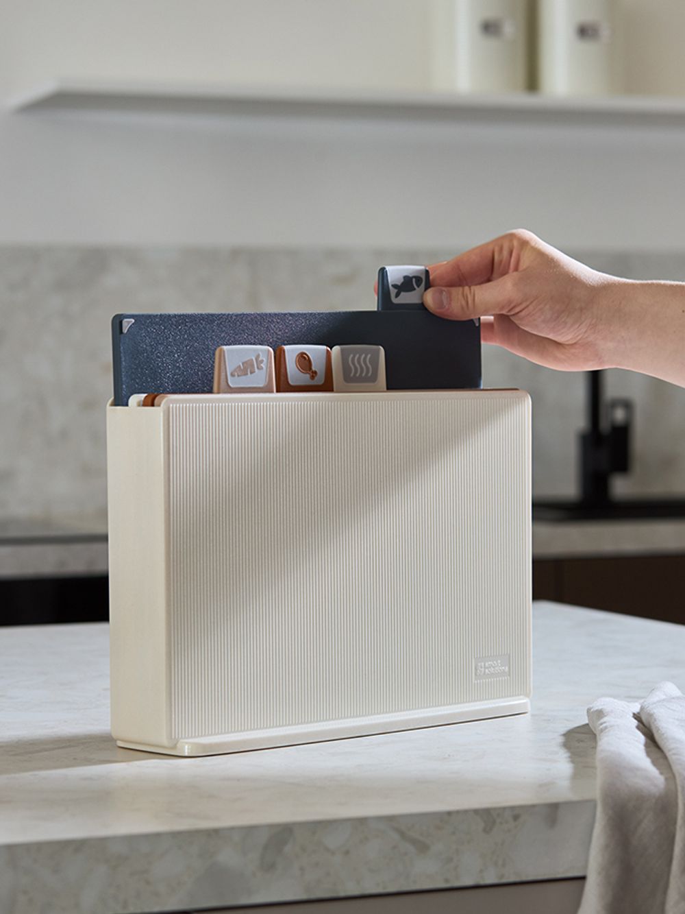 Набор из 4-х разделочных досок с держателем Cut&Store, молочный