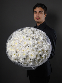 Моно букет из 15 хризантем