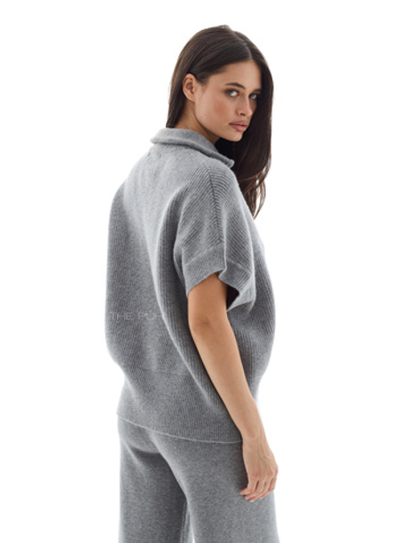 Серый трикотажный костюм с жилетом