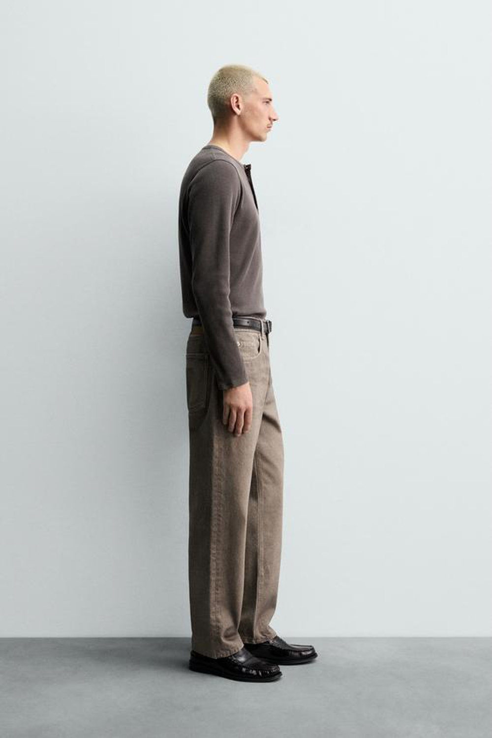 ZARA ДЖИНСЫ STRAIGHT FIT С ВЫТРАВЛЕННЫМ ПРИНТОМ, КОРИЧНЕВЫЙ