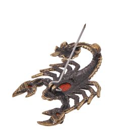 AM-4210 Брошь «Скорпион Цветочек» (латунь, янтарь)