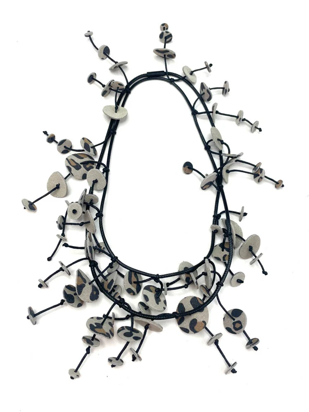 КОЛЬЕ ИЗ ЗАМШИ