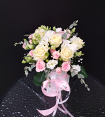 Коробочка роз с эустомой и гипсофилой