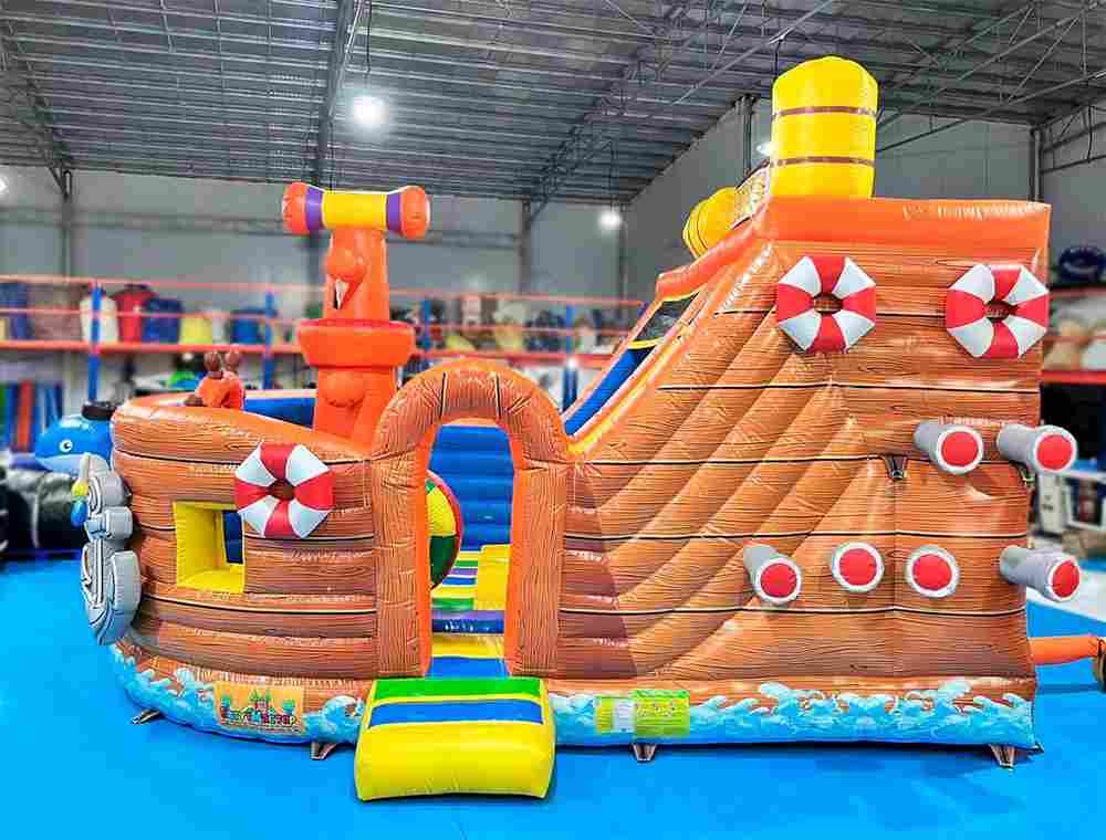 Надувной батут "Веселый кораблик", 7x5x5 м.