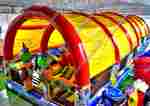 Надувной батут "Зверята с крышей 3" со скалодромом, 10*6*5 м