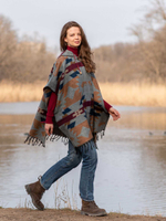 Пончо шерстяное с орнаментом