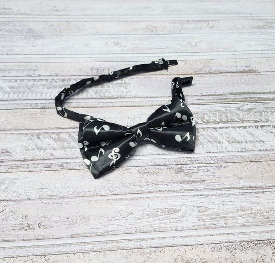 Галстук бабочка классика, чёрная с белым ноты