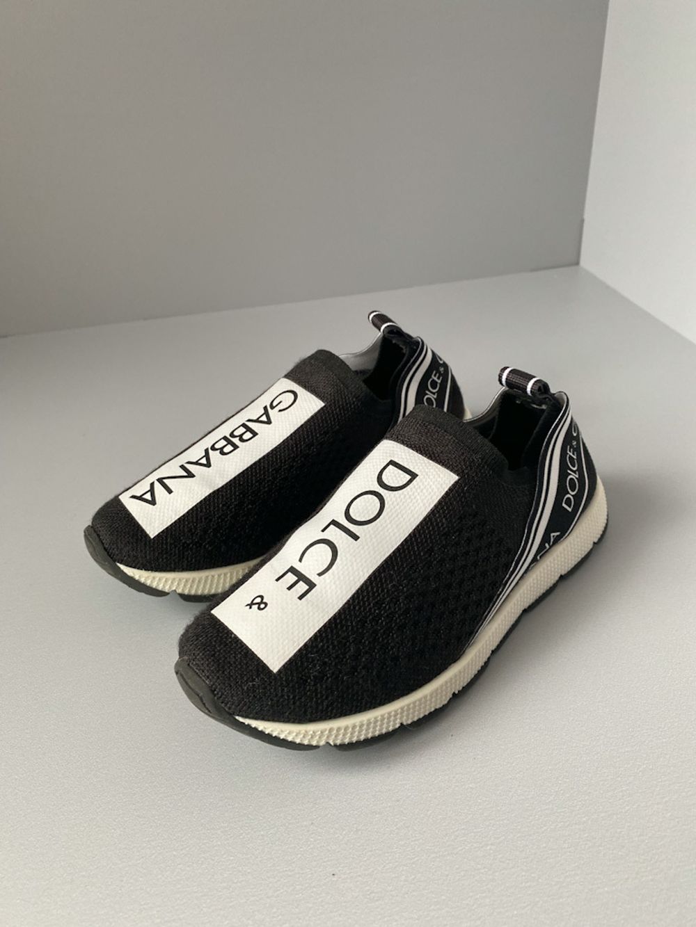 Новые кроссовки Dolce&Gabbana, 25