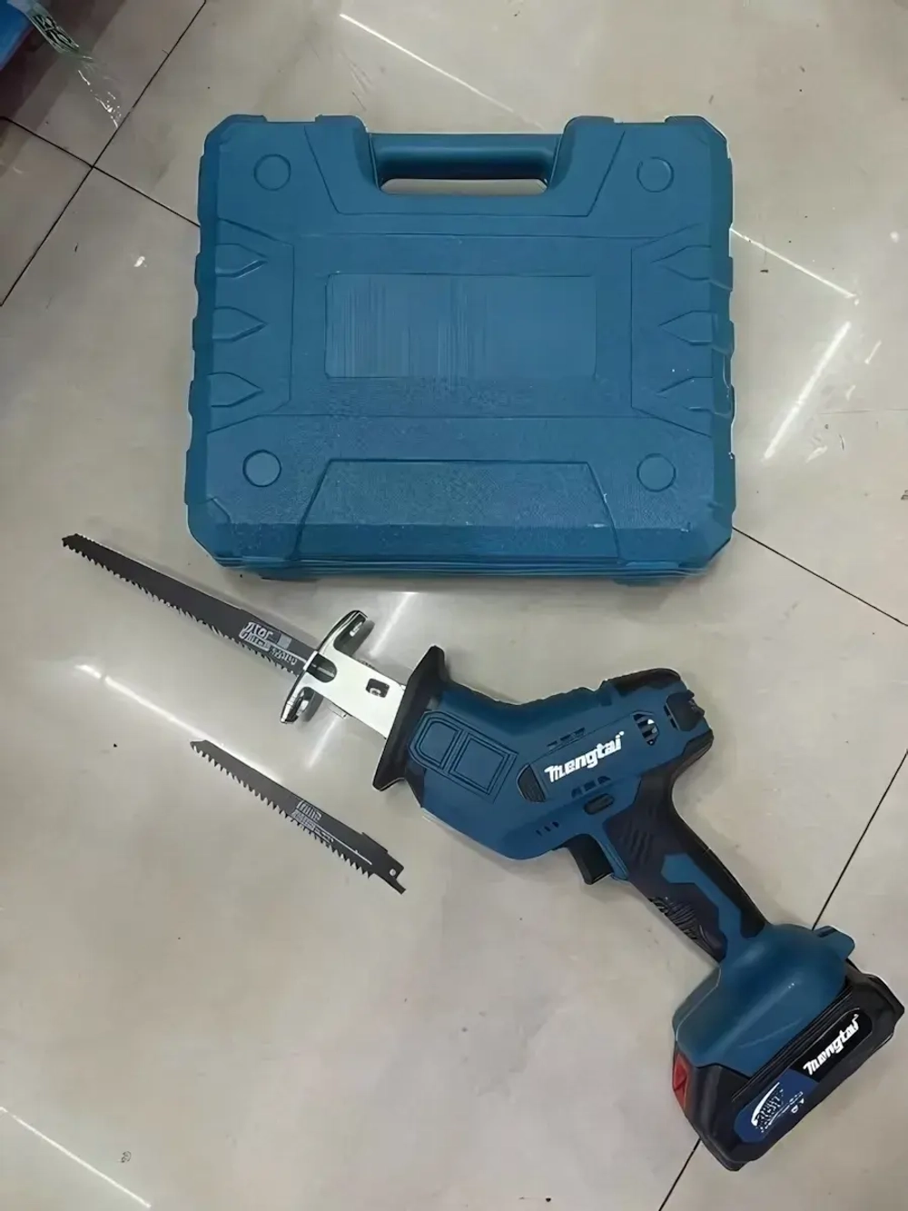 Сабельная пила аккумуляторная (21В, 1,5Ач Li-ion аккум. 2шт, ЗУ) MGT-1K