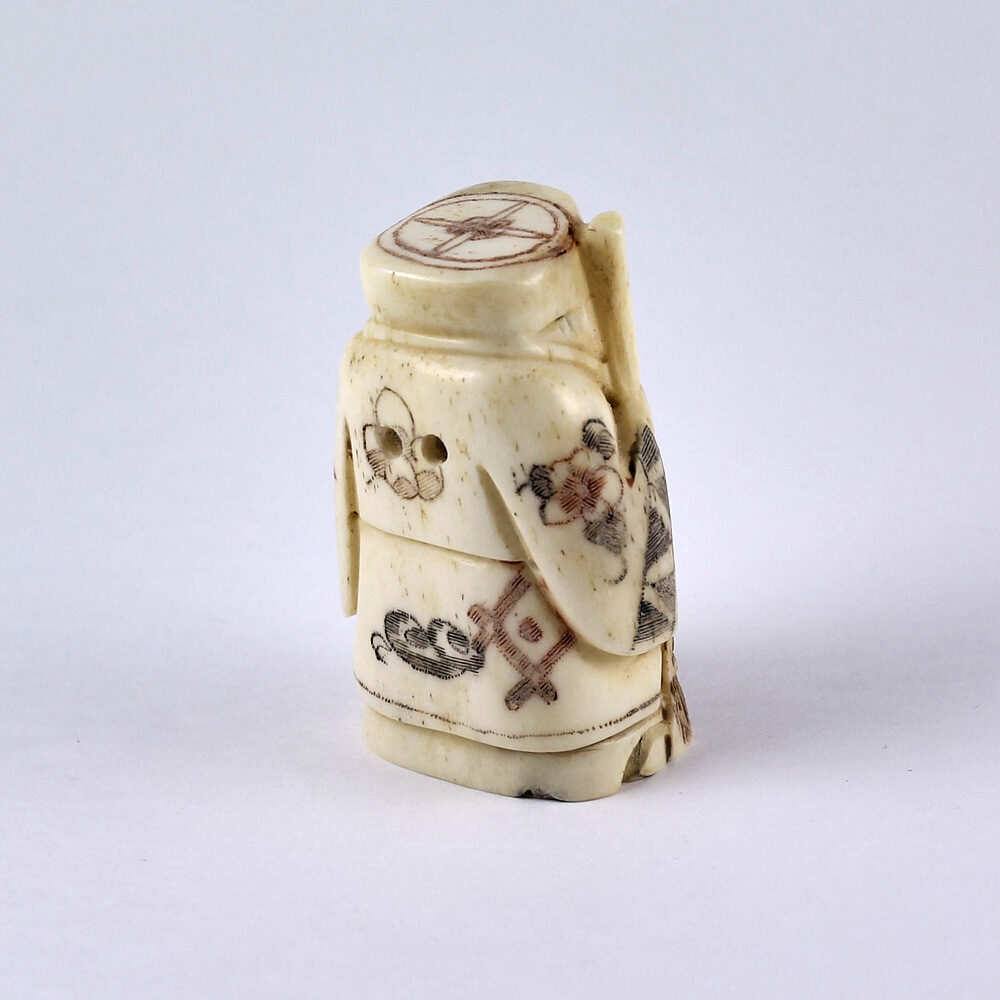 Нэцкэ Дзюродзин с метлой