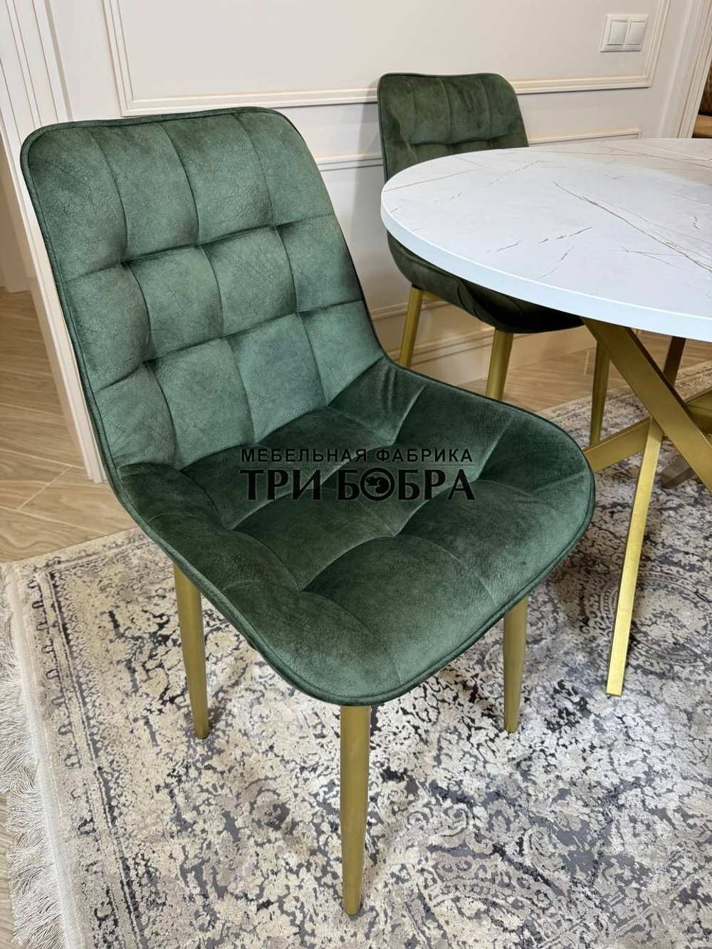 Круглый раздвижной стол "Лофт", белый каспий и стулья "Бостон" оливковый