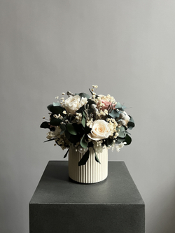 Композиция в кашпо Ариадна