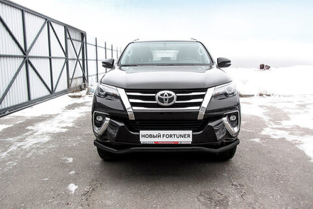 Защита переднего бампера Toyota Fortuner (2015-2023) d57 волна серебристая