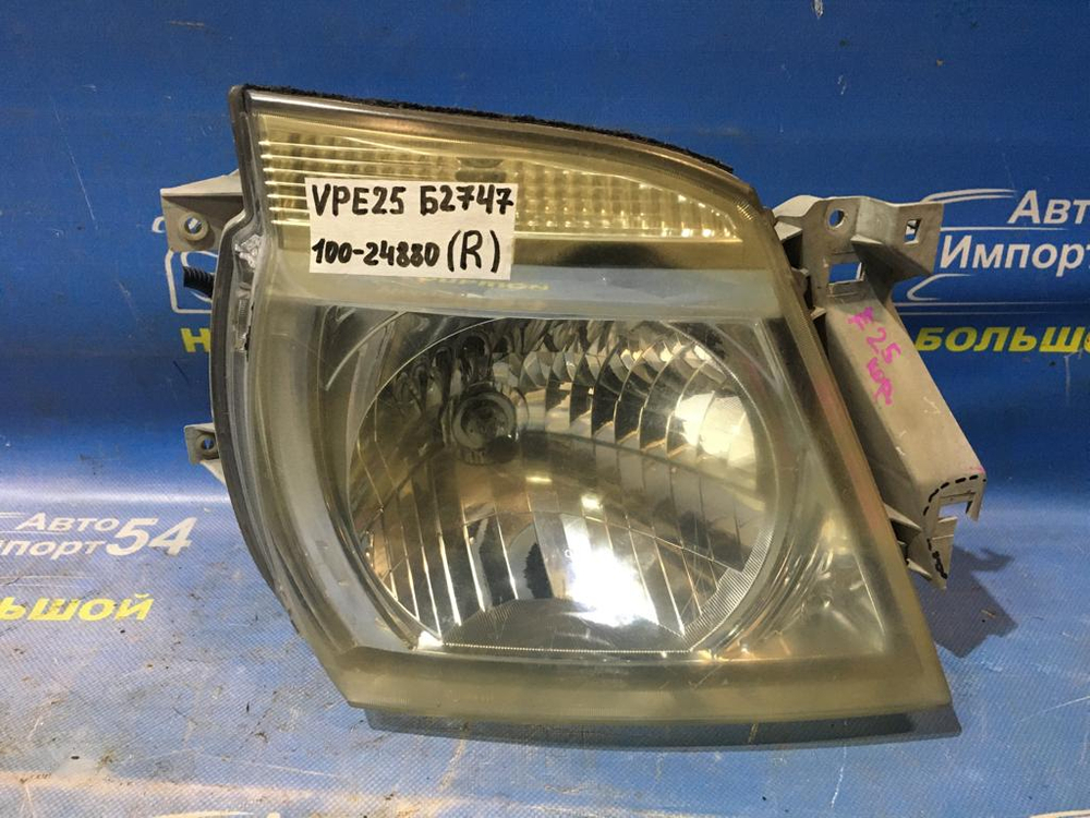 Фара передняя правая NISSAN CARAVAN 2001-2012