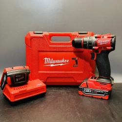 Шуруповерт аккумуляторный бесщеточный Milwaukee 18V 2АКБ в мини кейсе