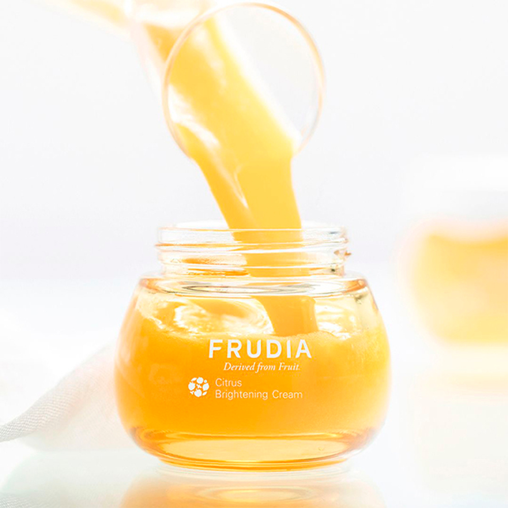 Осветляющий крем для лица с 61% экстрактом цедры мандарина Frudia Citrus Brightening Cream