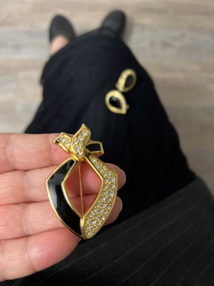 Брошь Swarovski с чёрной эмалью и кристаллами