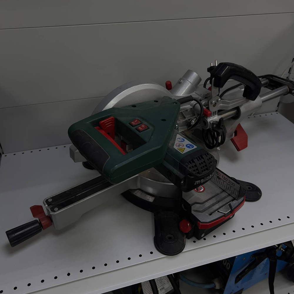 Торцовочная пила с протяжкой Metabo kgs 216m