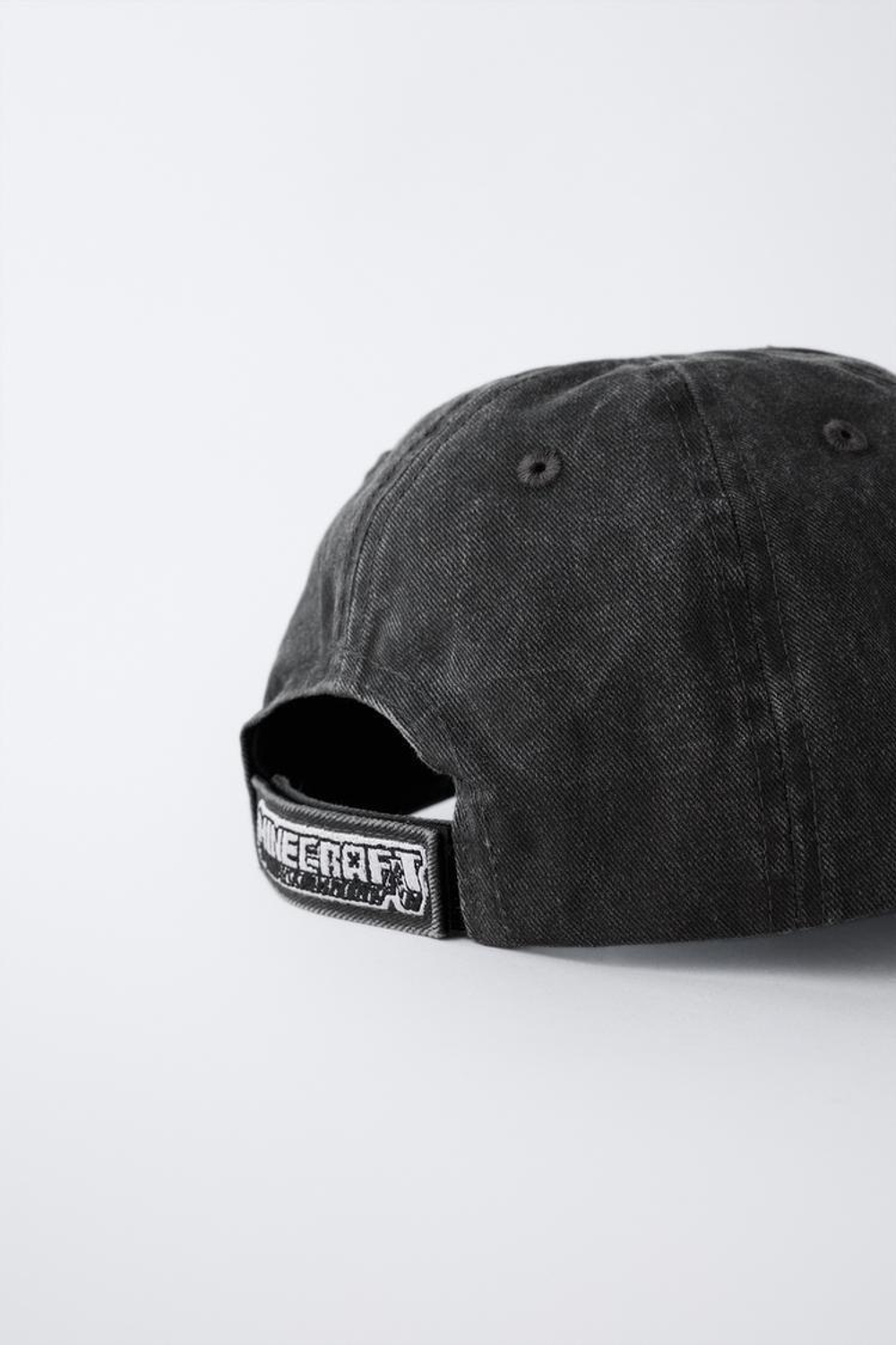 ZARA КЕПКА С ЭФФЕКТОМ ПОТЕРТОСТИ И ВЫШИВКОЙ MINECRAFT © MOJANG AB. ™, ЧЕРНЫЙ