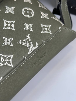 Сумка-слинг Louis Vuitton