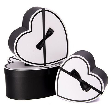 Коробка сердце "БАНТ ЧЕРНЫЙ НА БЕЛОМ" 19*19*10