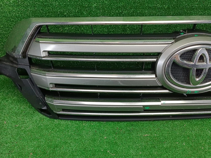 Решетка радиатора Toyota Land Cruiser 200 (2015-2021)