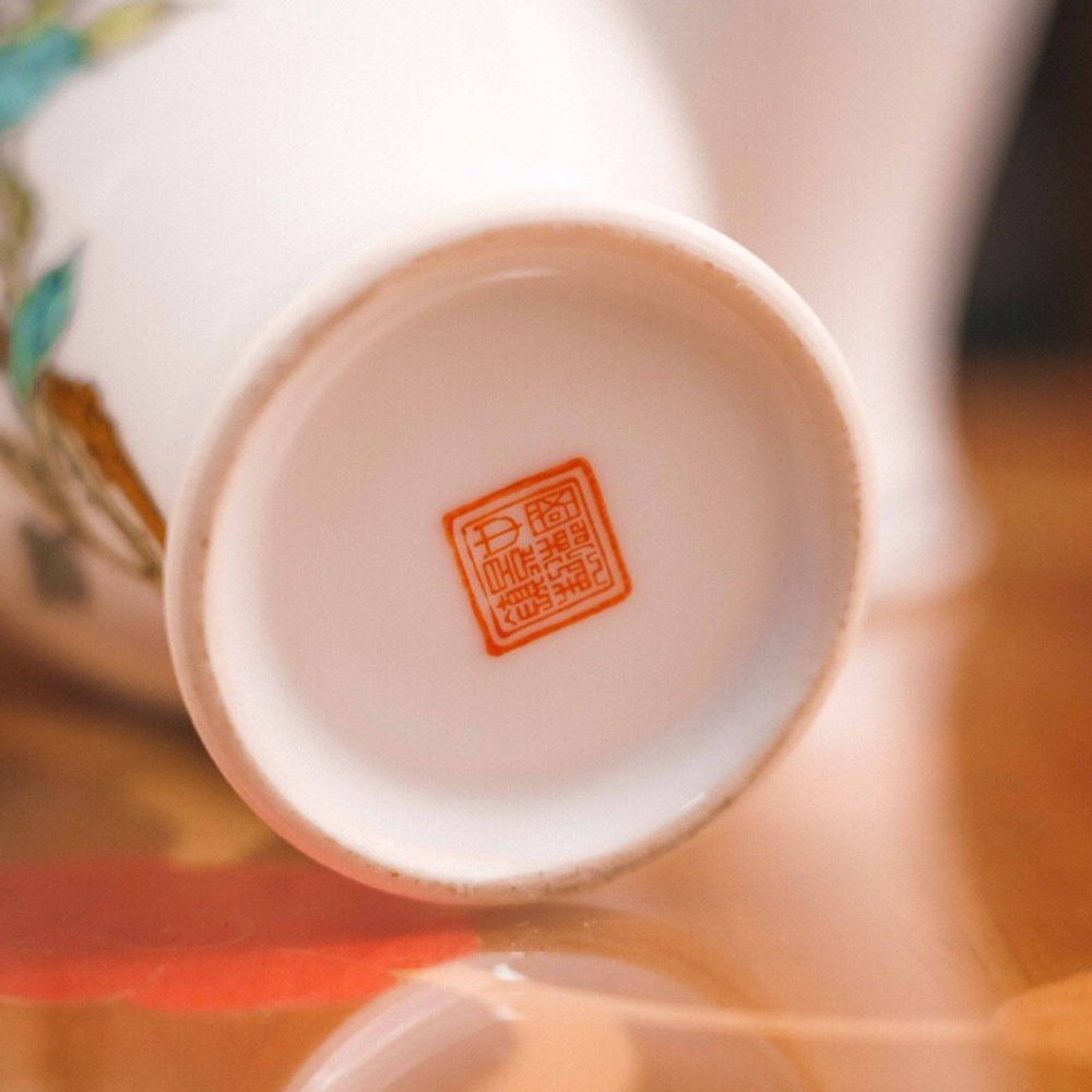 Пара фарфоровых ваз с росписью «Птицы и цветы»