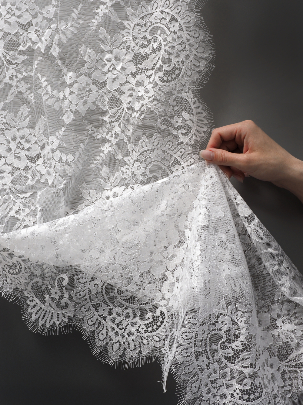 Кружево шантильи белое неэластичное ширина 45 см купон 2,9 м С БРАКОМ