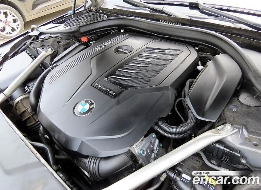 BMW 7 Series (G11) 740Li xDrive M Sports (10.2020)