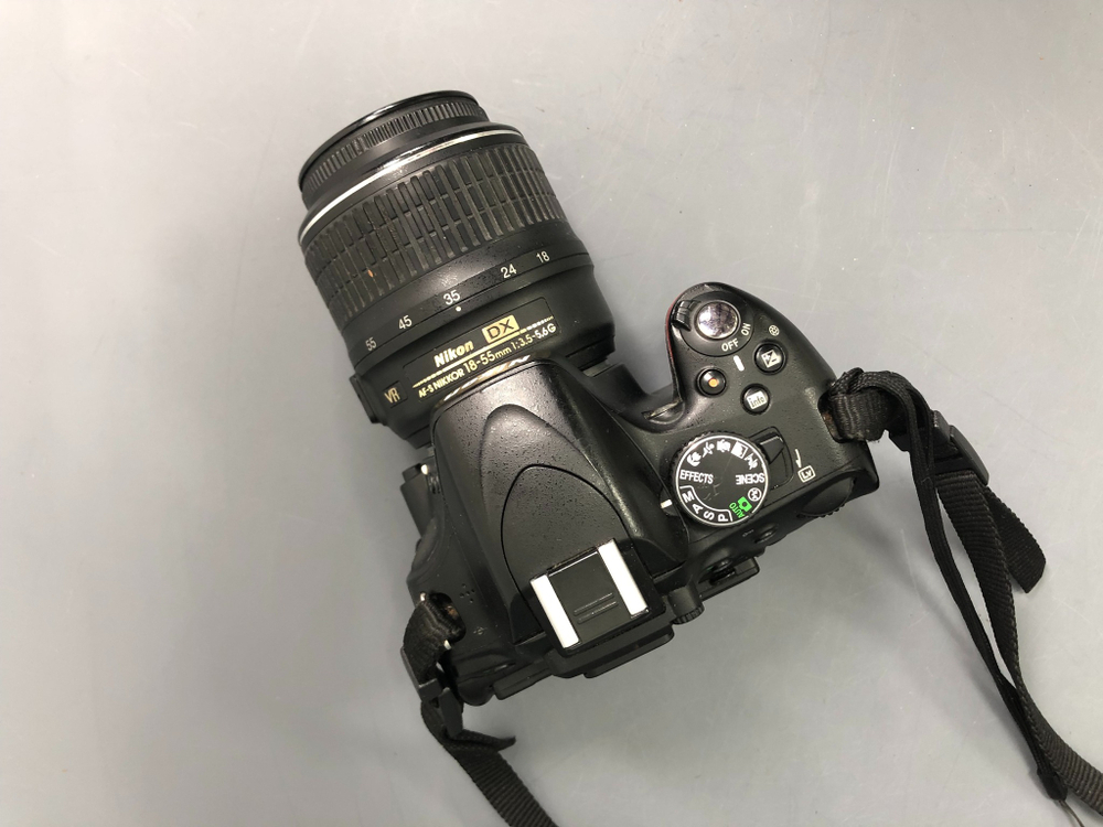 Nikon D5100 + 18-55mm 3.5-5.6G VR 14.005 кадров
