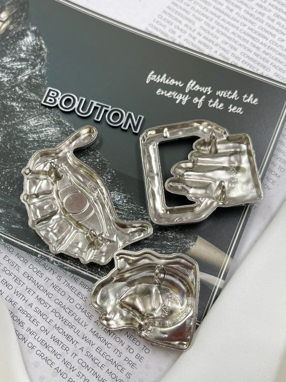 Пуговицы серебристые Скиапар. "Лицо"