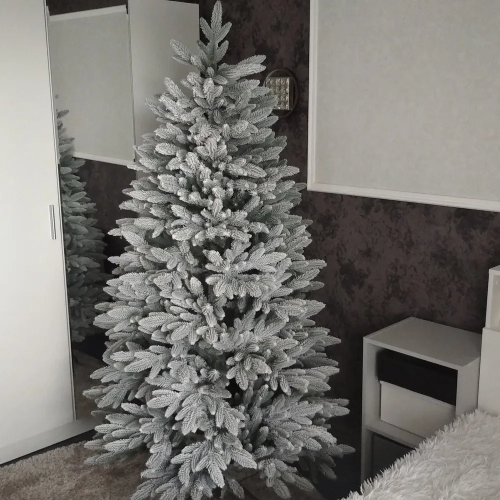Заснеженная елка «Веста» (Литая хвоя) 180 см / 1,8 м