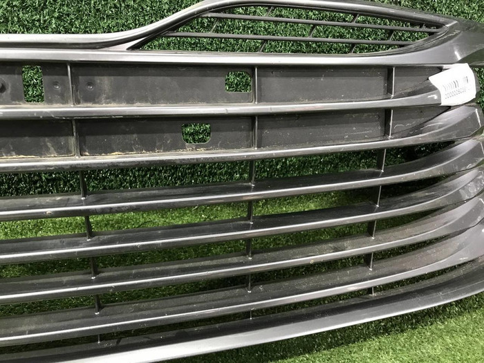 Решетка переднего бампера Toyota Camry xv70 (2017-2021)