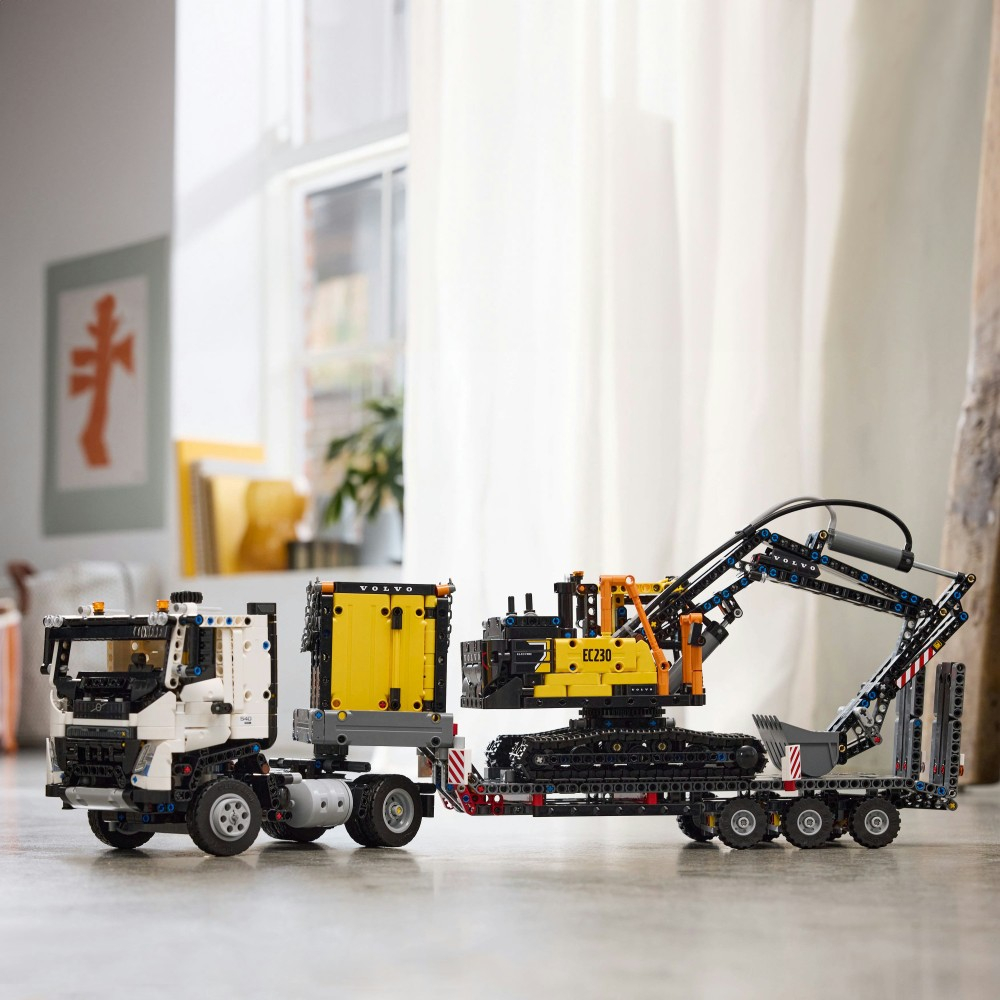 Конструктор LEGO Technic Volvo FMX 42175 и электрический экскаватор EC230 — фото 13