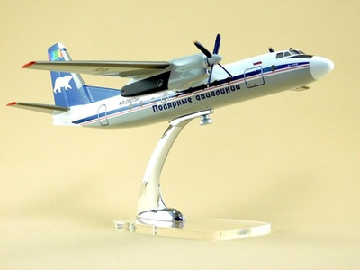 Модель самолета Ан-24 (М1:72, Полярные авиалинии)
