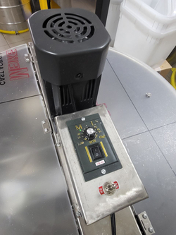 Медогонка 4 рамочная, на ножках, кассеты неповоротные, 220 В (полн. нержавейка) ДП